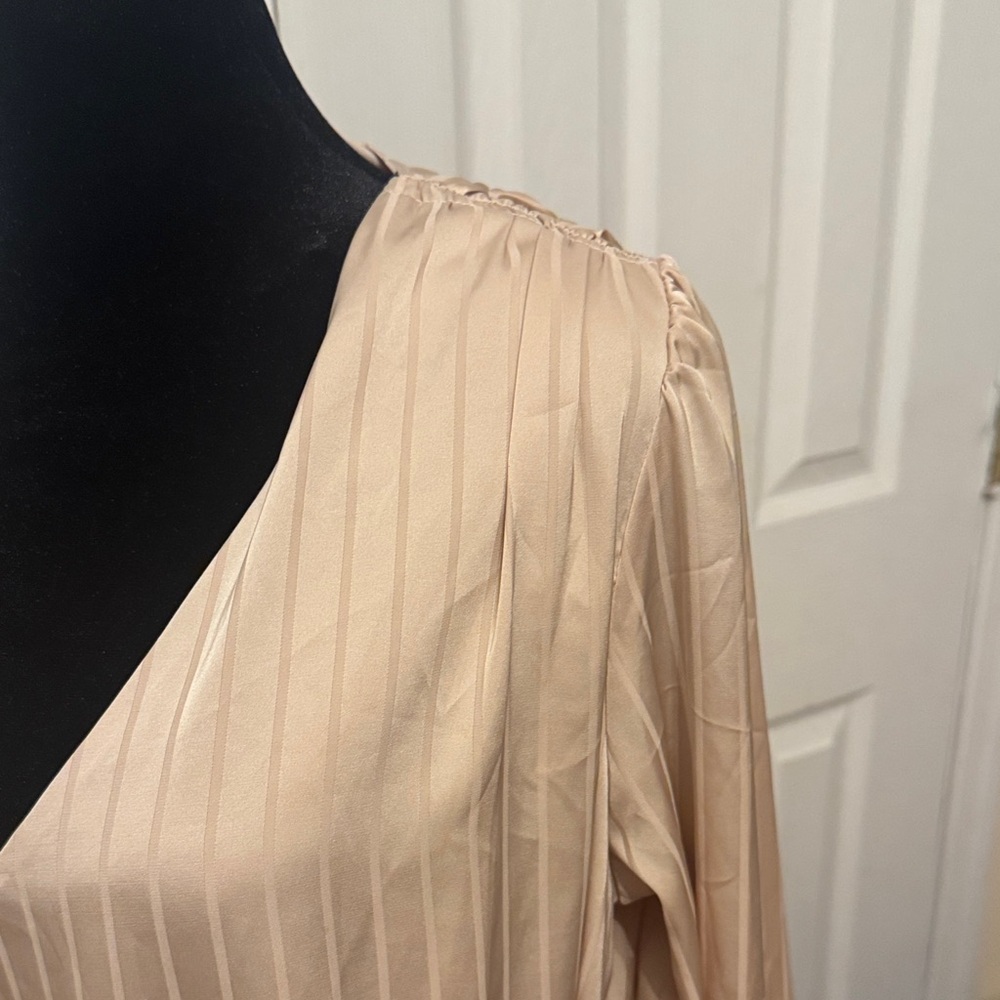 Elegant Cream Dress - Picture 15 of 16